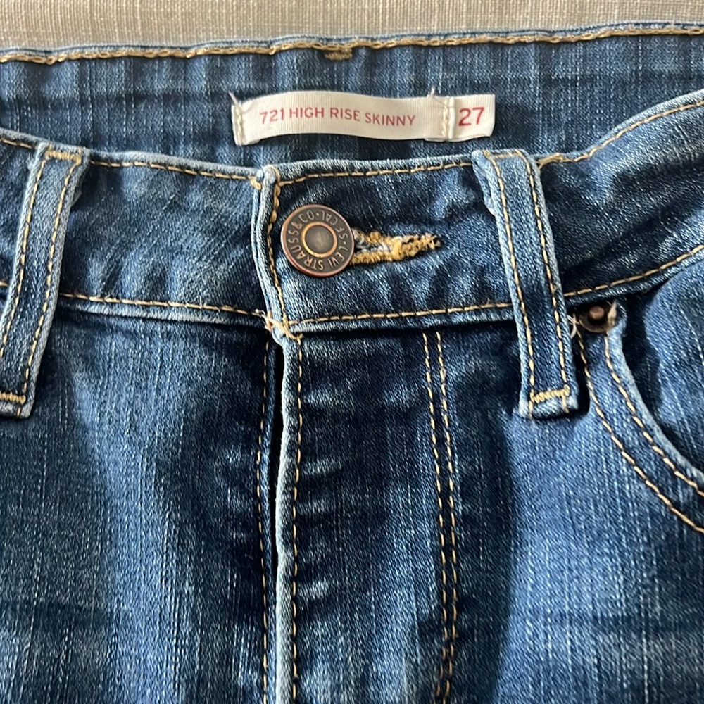 Levi’s high rise skinny jeans size 27